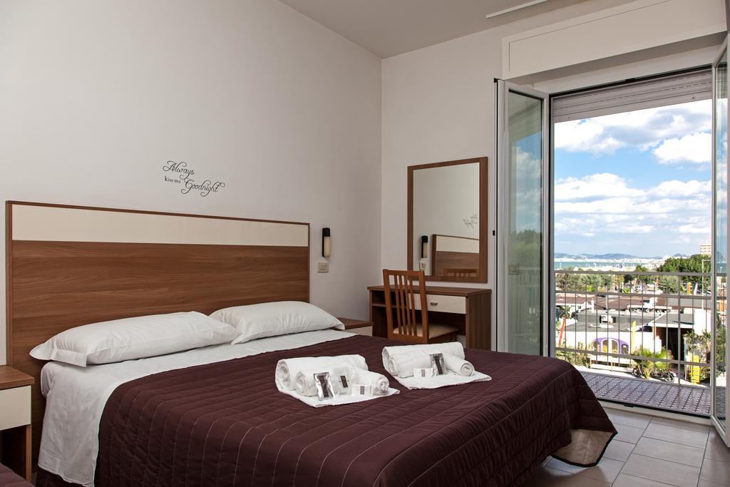 Hotel Vela D'Oro Риччоне Экстерьер фото
