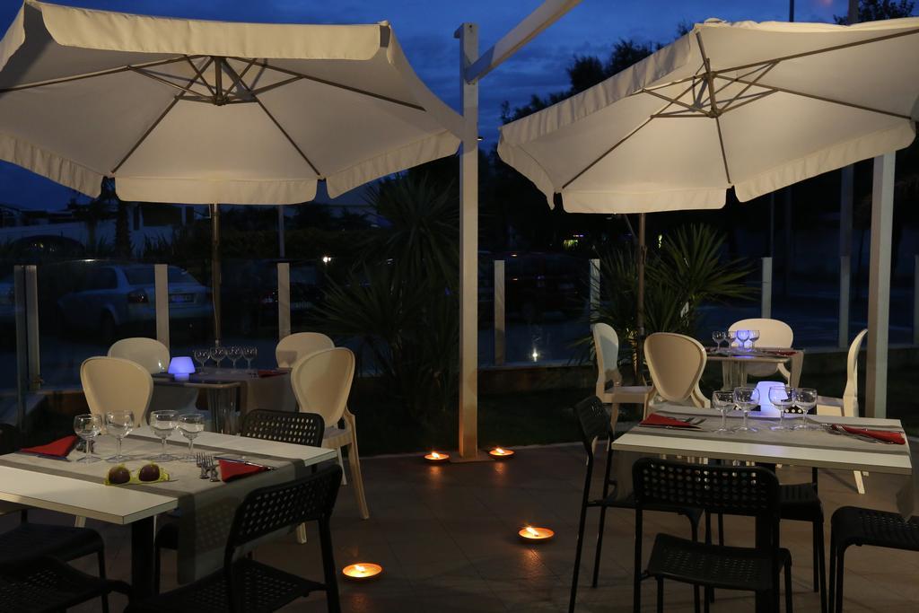 Hotel Vela D'Oro Риччоне Экстерьер фото