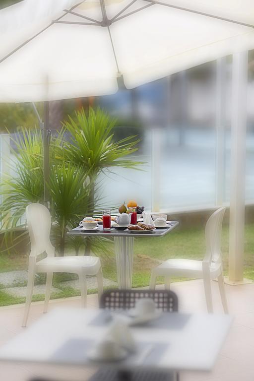 Hotel Vela D'Oro Риччоне Экстерьер фото
