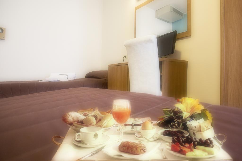 Hotel Vela D'Oro Риччоне Экстерьер фото