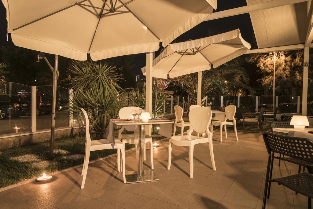 Hotel Vela D'Oro Риччоне Экстерьер фото