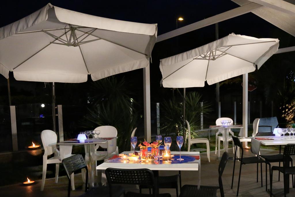Hotel Vela D'Oro Риччоне Экстерьер фото