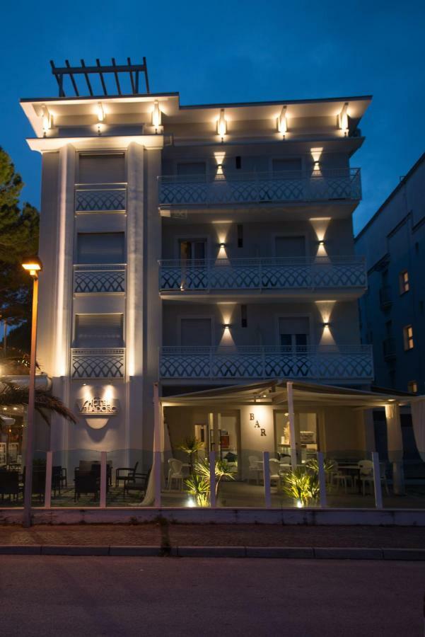 Hotel Vela D'Oro Риччоне Экстерьер фото