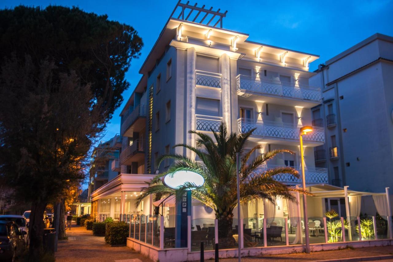 Hotel Vela D'Oro Риччоне Экстерьер фото