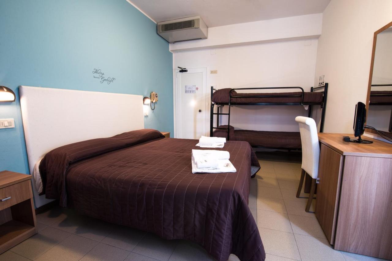 Hotel Vela D'Oro Риччоне Экстерьер фото